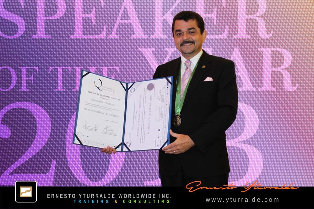 Ernesto Yturralde Tagle galardonado como conferencista internacional y facilitador experto en Team Building y Coaching de Equipos